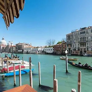 Casa Zucchi | Grand Canal Apartment