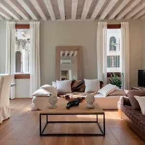 Bridge Of Sighs Luxurious Apartment